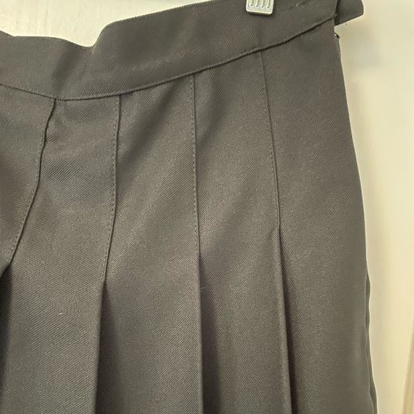 Women's Los Angeles Apparel Black Pleated Mini Skirt, size XL - Picture 4 of 6